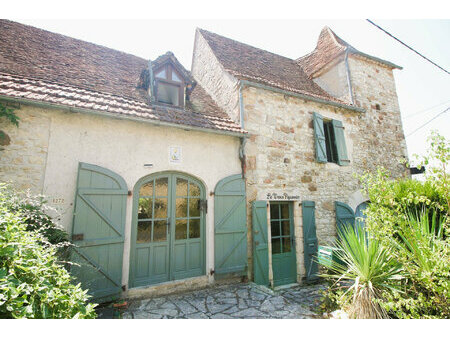 maison en pierre avec piscine  dans un hameau à 5 minutes de