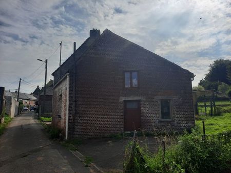 maison à réhabiliter avec jardin et passage latéral