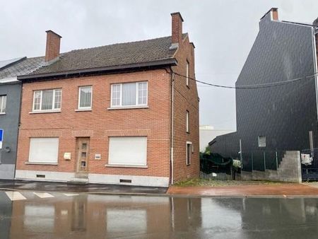 maison 3 façades avec 4 garages indépendants