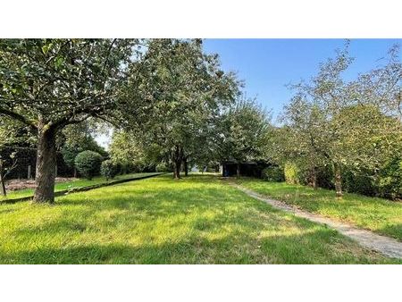 jolie villa de plain pied et beau jardin