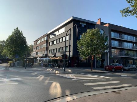 zeer ruim  luxueus appartement met 2 slaapkamers pal in het centrum van brasschaat!