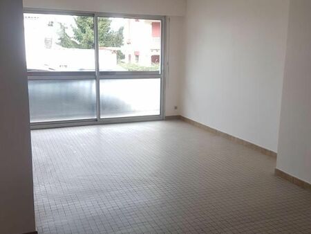 location appartement 2 pièces 49m2 aire-sur-l'adour 40800 - 401 € - surface privée