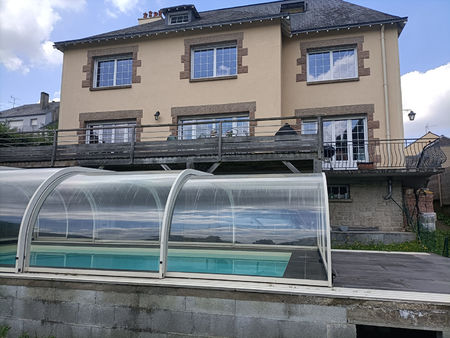 maison avec piscine couverte à laval