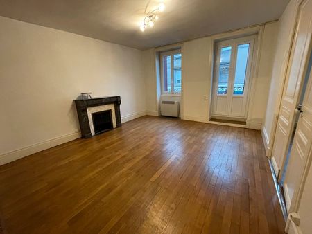 appartement t4 situé au centre ville