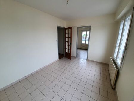 appartement t2/résidence centre ville bressuire libre 1er septembre