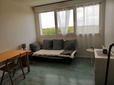 studio : 22 m2 / 420 euros cc