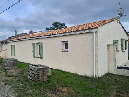 maison de plain pied à environ 10 minutes des sables d'olonne  avec grande véranda  double