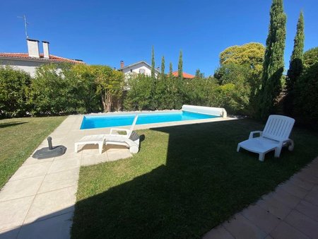 côte pavée  maison t7 avec piscine au calme  sans vis-à-vis