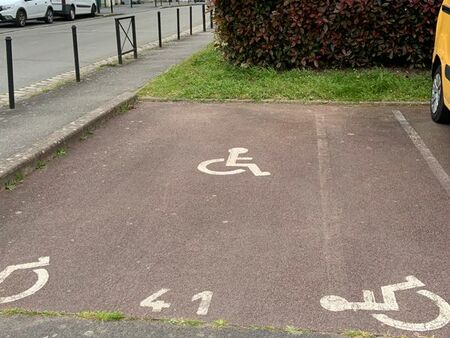 loue place de parking pmr arrêt tram ranzay