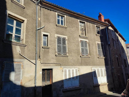 ensemble de maisons de bourg à réhabiliter entièrement