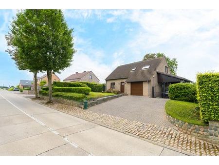 jolie maison entourée d'un splendide jardin à marilles