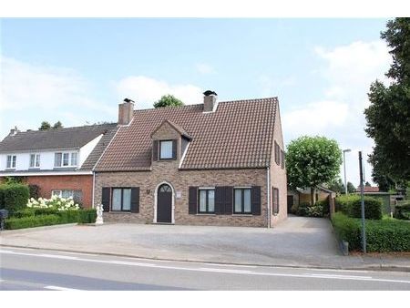 zeer verzorgde woning met tuin en 3 slaapks (1 gelijkvl)