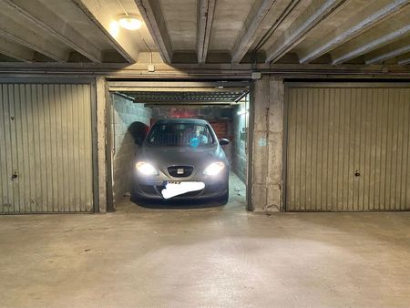 location garage/box fermé avec électricité