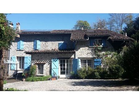 moulin splendid  beau park avec grande piscine