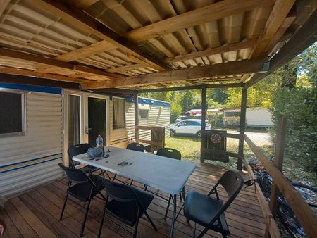 vend mobile-home dans un camping