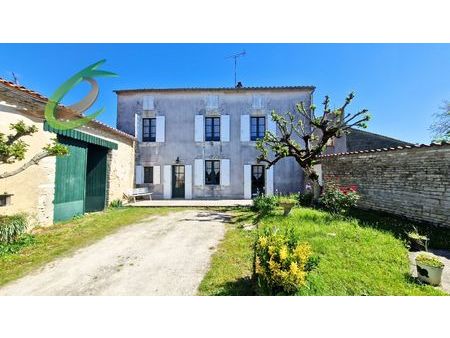 maison de bourg xviiième - cour - dépendances