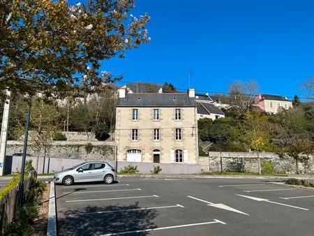 maison de caractère rénovée avec terrasse et jardin