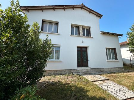 maison de bourg à 10minutes de pons