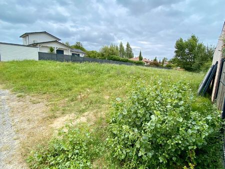 terrain constructible 853m2  viabilisé  piscinable