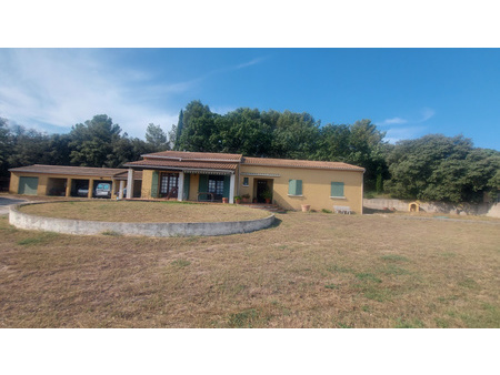 eyragues (13630) - maison de plain-pied avec terrain 2000 m2 et garages