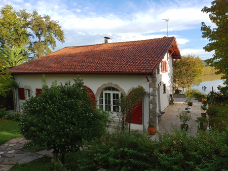 superbe ancienne ferme rénoveé de1763 avec une vue imprenable sur l'adour