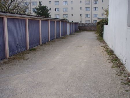 location garage - parking 15 m²