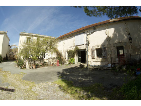 ensemble immobilier 2 logements t4 + surface de vente + hang