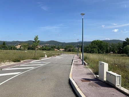 terrain à bâtir à brignoles (83170)