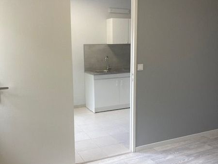 appartement t1 rénové - beaumont-le-roger