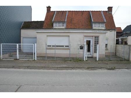 maison d’habitation avec garage cour petit jardin à rénover