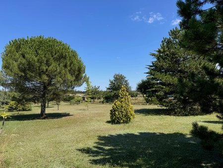 beau terrain constructible de 1939 m²