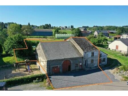 fermette ardennaise rénovée avec grange  parking et jardin.