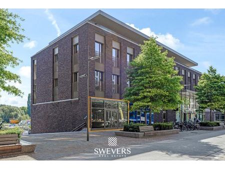 strategisch gelegen instapklare kantoorruimte (76 m²) op boulevard van quartier bleu