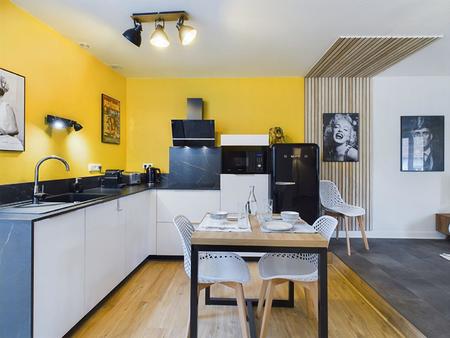 a aurillac  quartier gare  à vendre appartement loué meublé  de type 2  rénové.