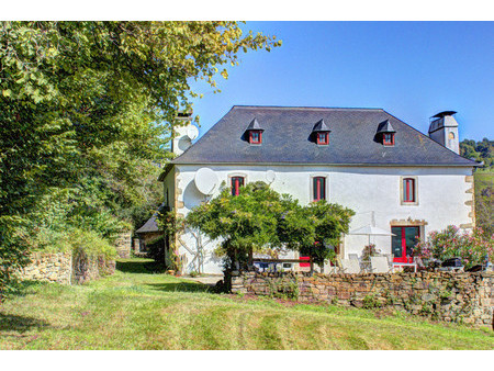 offre acceptée - ferme basque au piémont des pyrénées + 1 hectare pour chevaux + vue impre