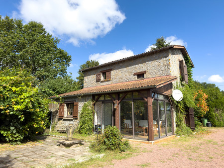 ancienne maison de gare  2 chambres avec gîte  jardin charmant  clos et privé. situation a