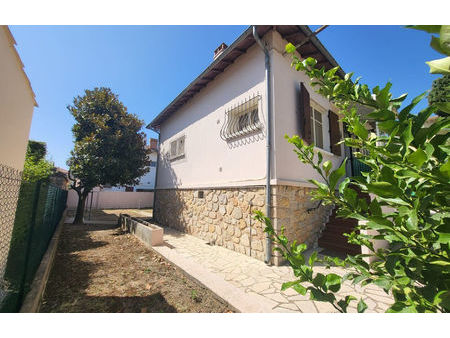 vente maison 4 pièces 82 m² hyères (83400)