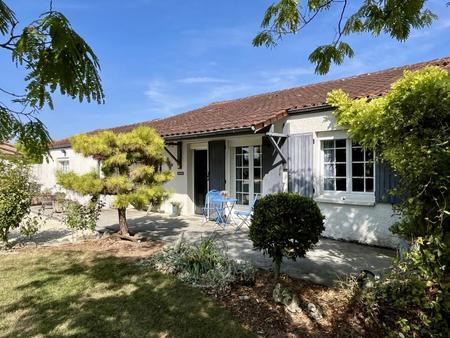 maison avec piscine dans un état irréprochable