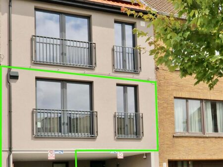 duplex met 3 slaapkamers  2 badkamers  tuin en staanplaats