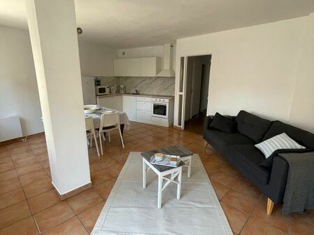 location annuelle appartement t3 meublé cœur de ville cavalaire sur mer