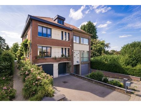 superbe maison avec très grand jardin