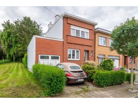 agréable maison avec jardin et garage