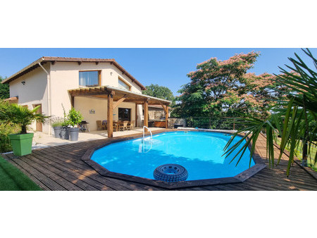 maison d'exception de 180 m² avec piscine  terrasse  garage  et terrain de 31 700 m² compr