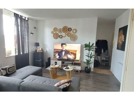 location appartement  35 m² t-2 à la gorgue  450 €