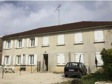 appartement n°2 renové a l’etage a condac 5 min ruffec 75 m2 (3 pièces)