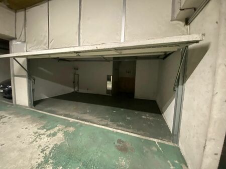 location d'un box fermé à enghien les bains