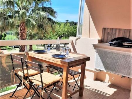 le lavandou var vente beau studio cabine 23m2 + 7 m2 de terrasse. idealement situe a 350m 