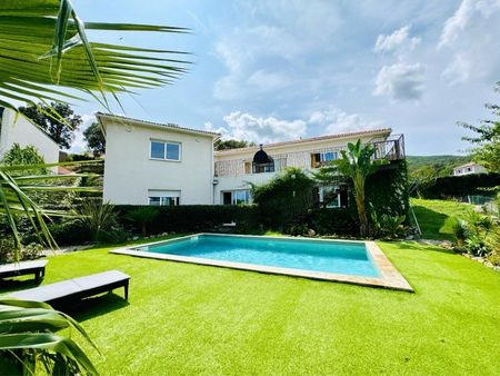 villa contemporaine avec piscine à furiani et deux appartements  vue mer