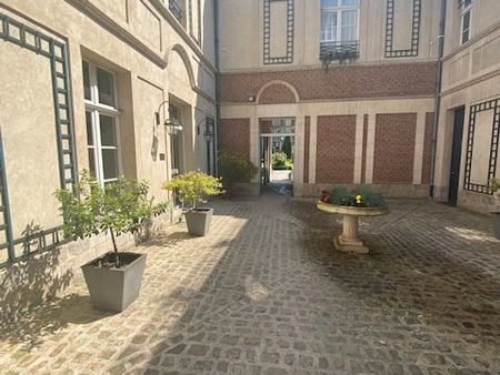 vieux-lille  hôtel particulier  appt t3 avec terrasse et parking