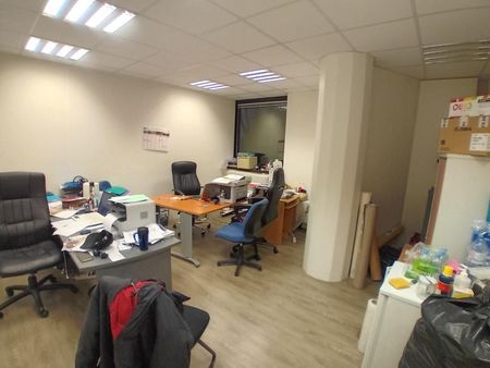 bureau 25 m²